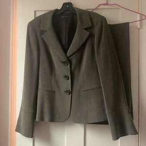 Lafayette 148 dark olive green and white pantsuit. Size 10.